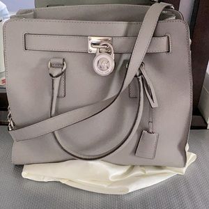 COPY - Micheal Kors Hamilton tote
